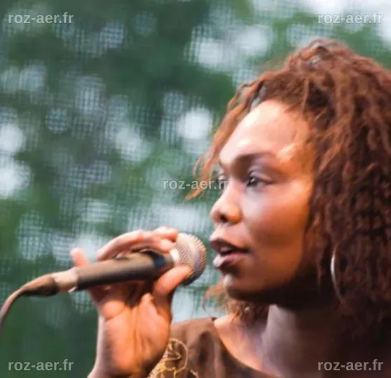Kareen Guiock Enceinte