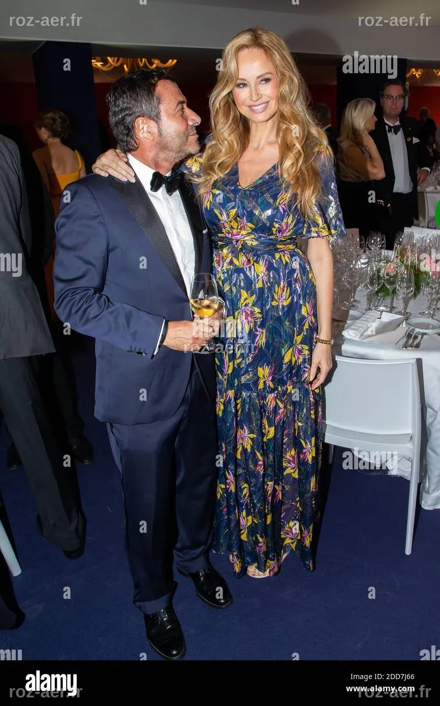 La taille de Adriana Karembeu - Quelle taille font-ils? 📏