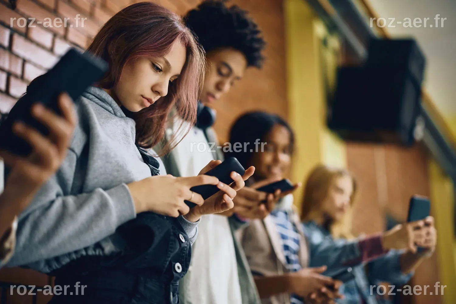 Le Sénat français approuve l'interdiction des réseaux sociaux pour les moins de 15 ans