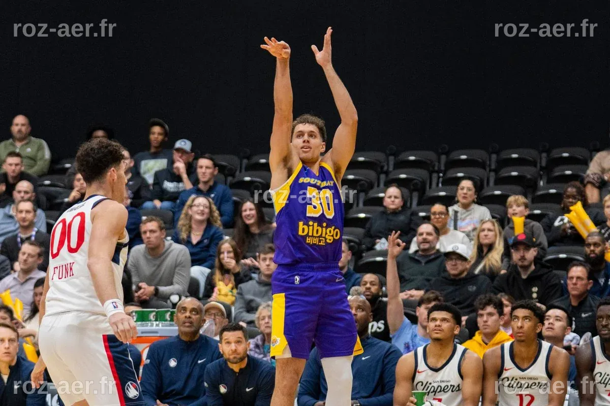 Les South Bay Lakers triomphent des San Diego Clippers 122-119 au UCLA Health Training Center