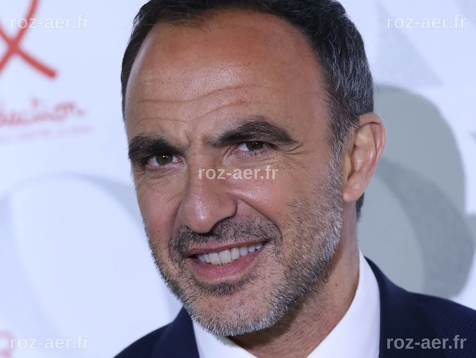 Tout savoir sur l'âge de Nikos Aliagas : Biographie, Carrière et Vie Privée