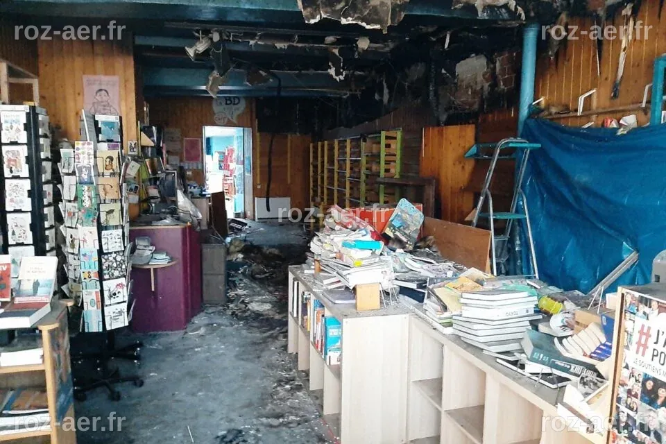 Bretagne : près de 7 000 livres détruits dans l'incendie de leur librairie