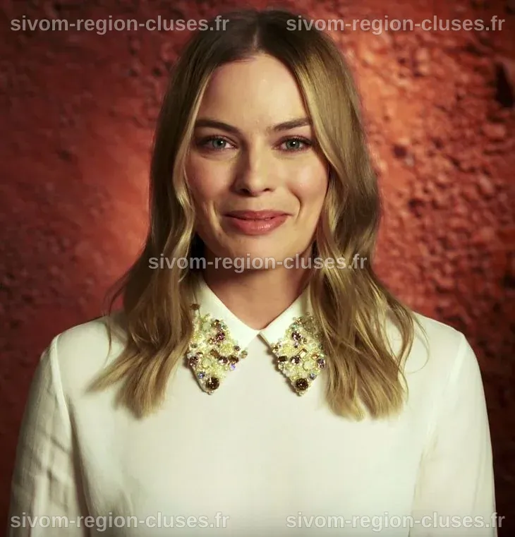 Margot Robbie his measurements his height his weight his age