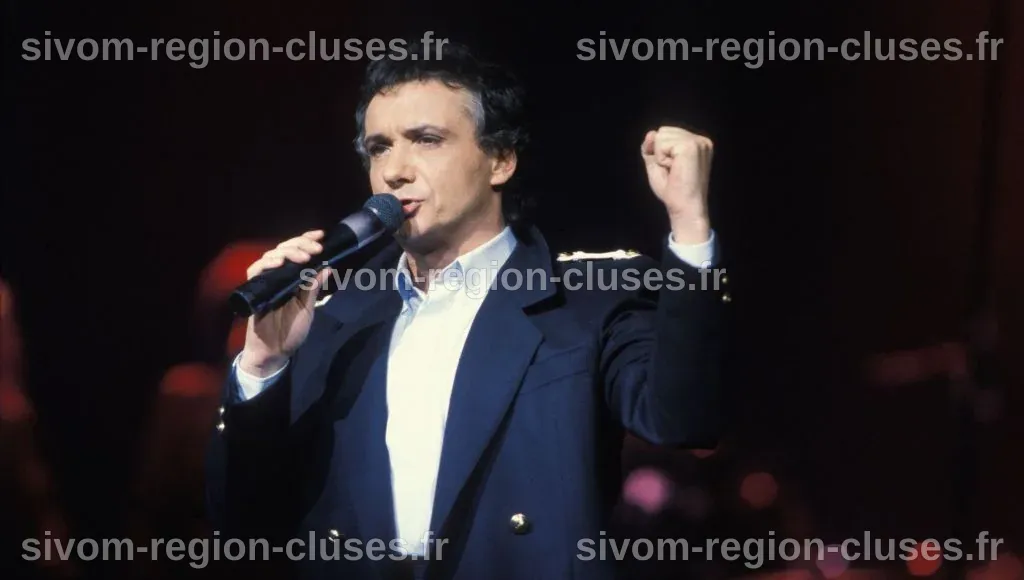 Michel Sardou : 60 ans de carrière et une biographie à ne pas louper - ICI
