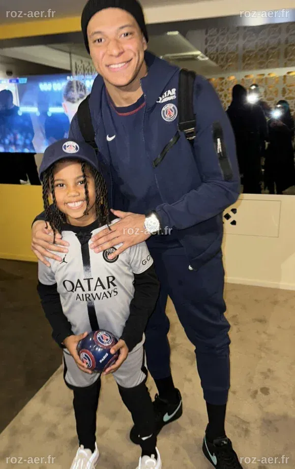 Kylian Mbappé et son fils : Un regard intime sur leur relation