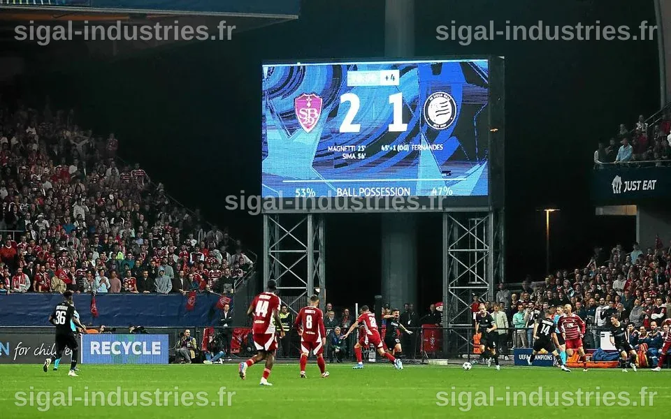 Bristol City s'impose 2-1 face à Charlton : Premier succès pour Hodgson