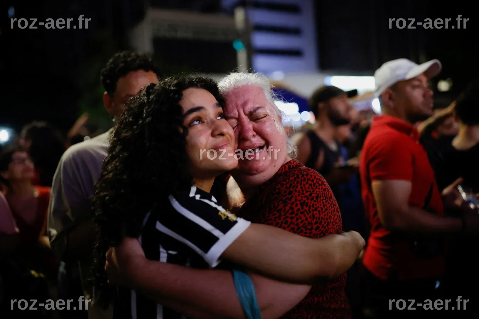 Le Chef Raoni apporte son soutien à Lula pour les élections au Brésil