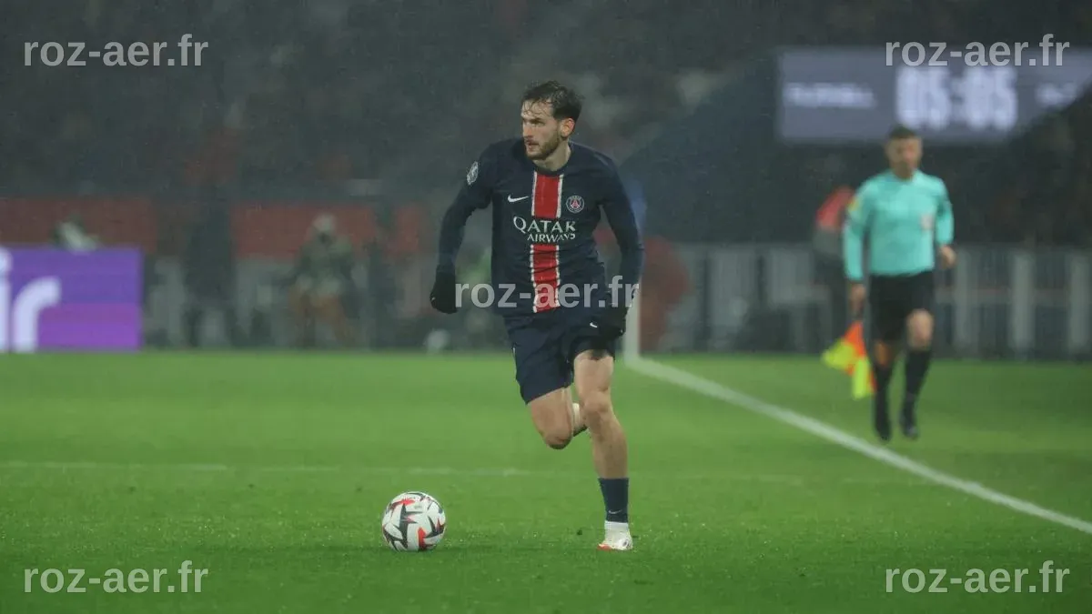 PSG : le numéro de Khvicha Kvaratskhelia pour renverser Aston Villa