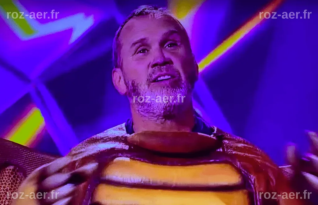 Un animateur bien connu vient de se faire démasquer à Chanteurs masqués ...