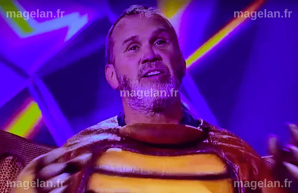 Un animateur bien connu vient de se faire démasquer à Chanteurs masqués ...
