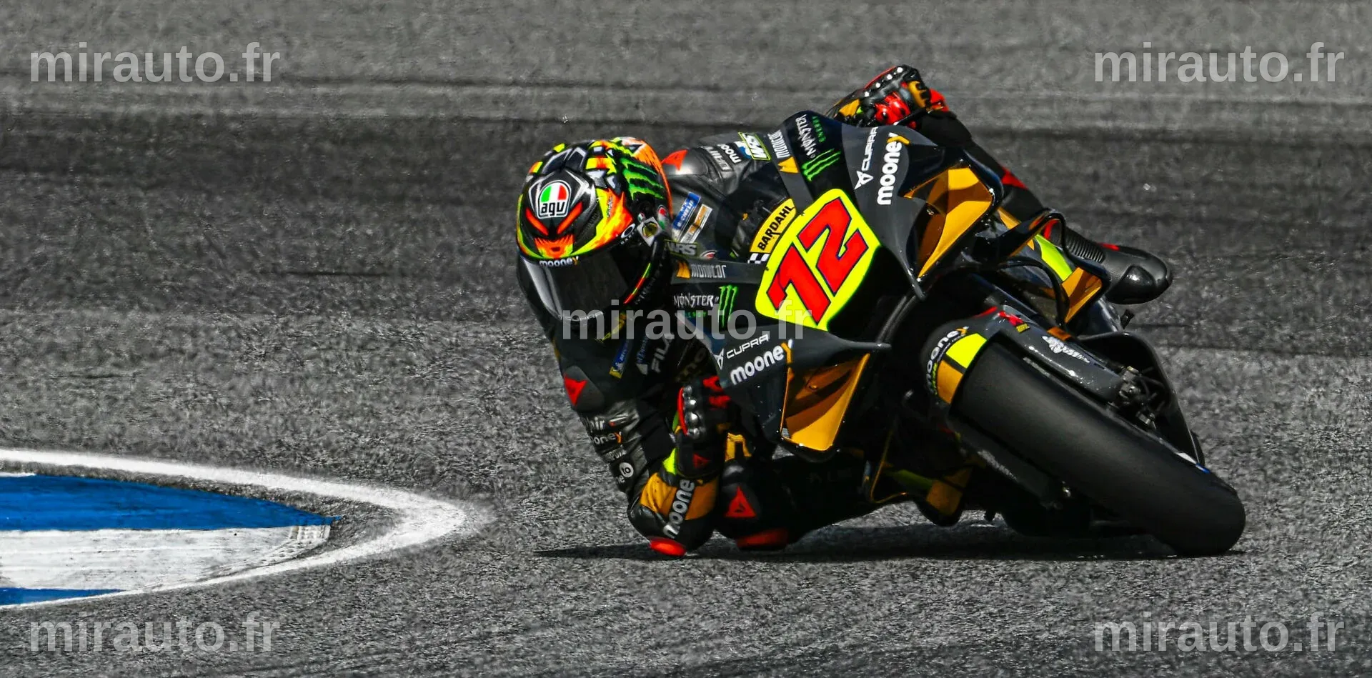 Bezzecchi en pole position malgré une chute, devant Marquez !