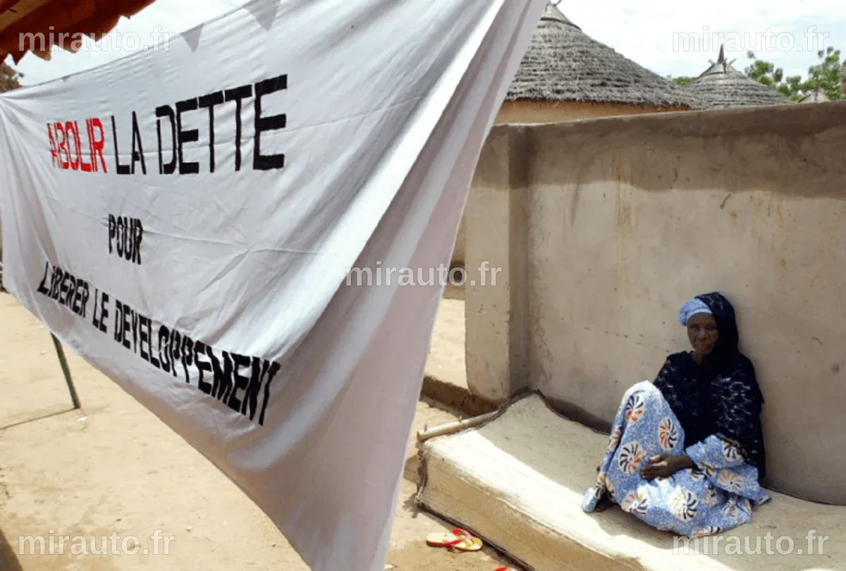 Community Health Systems : Progrès dans la Réduction de la Dette en Dépit des Défis