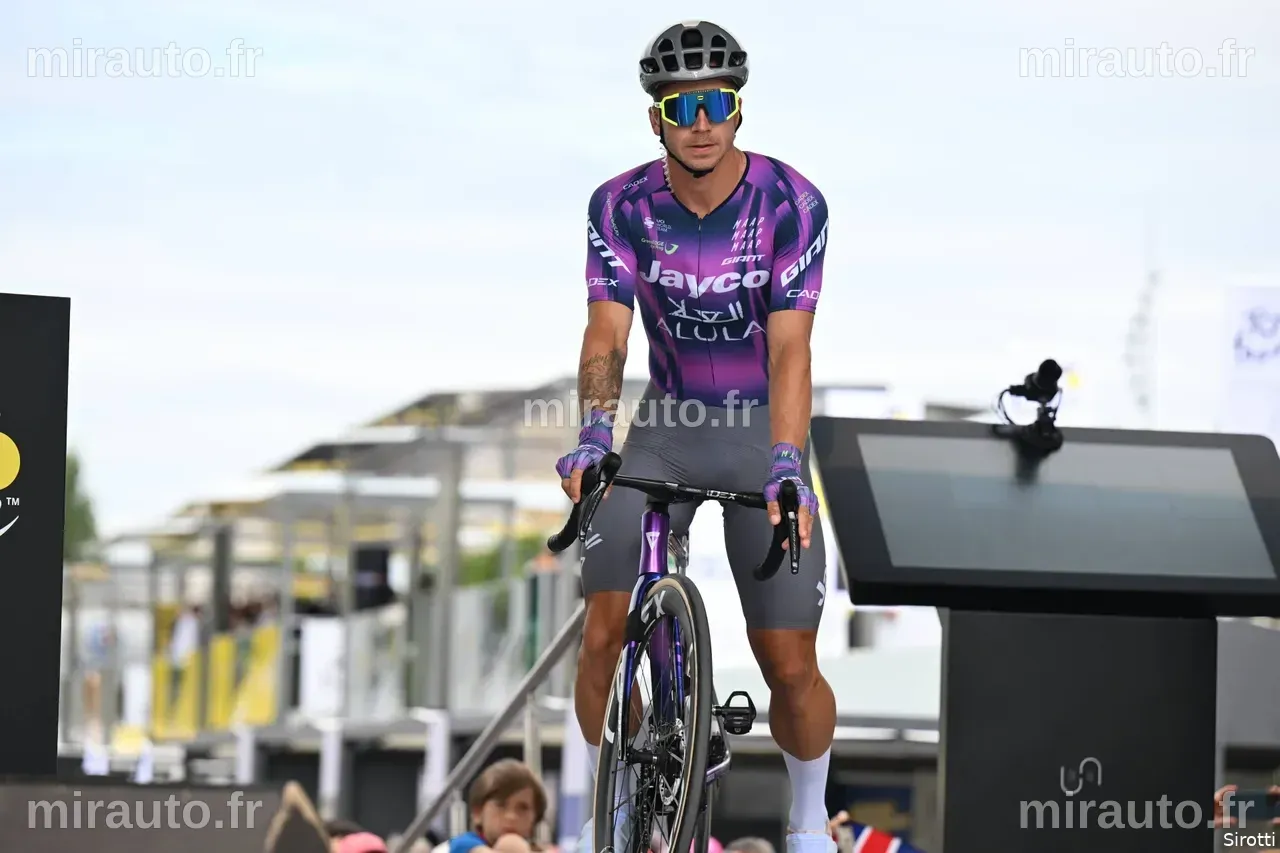 Dylan Groenewegen remporte le Tour de Bruges et signe une troisième victoire consécutive face à Jasper Philipsen