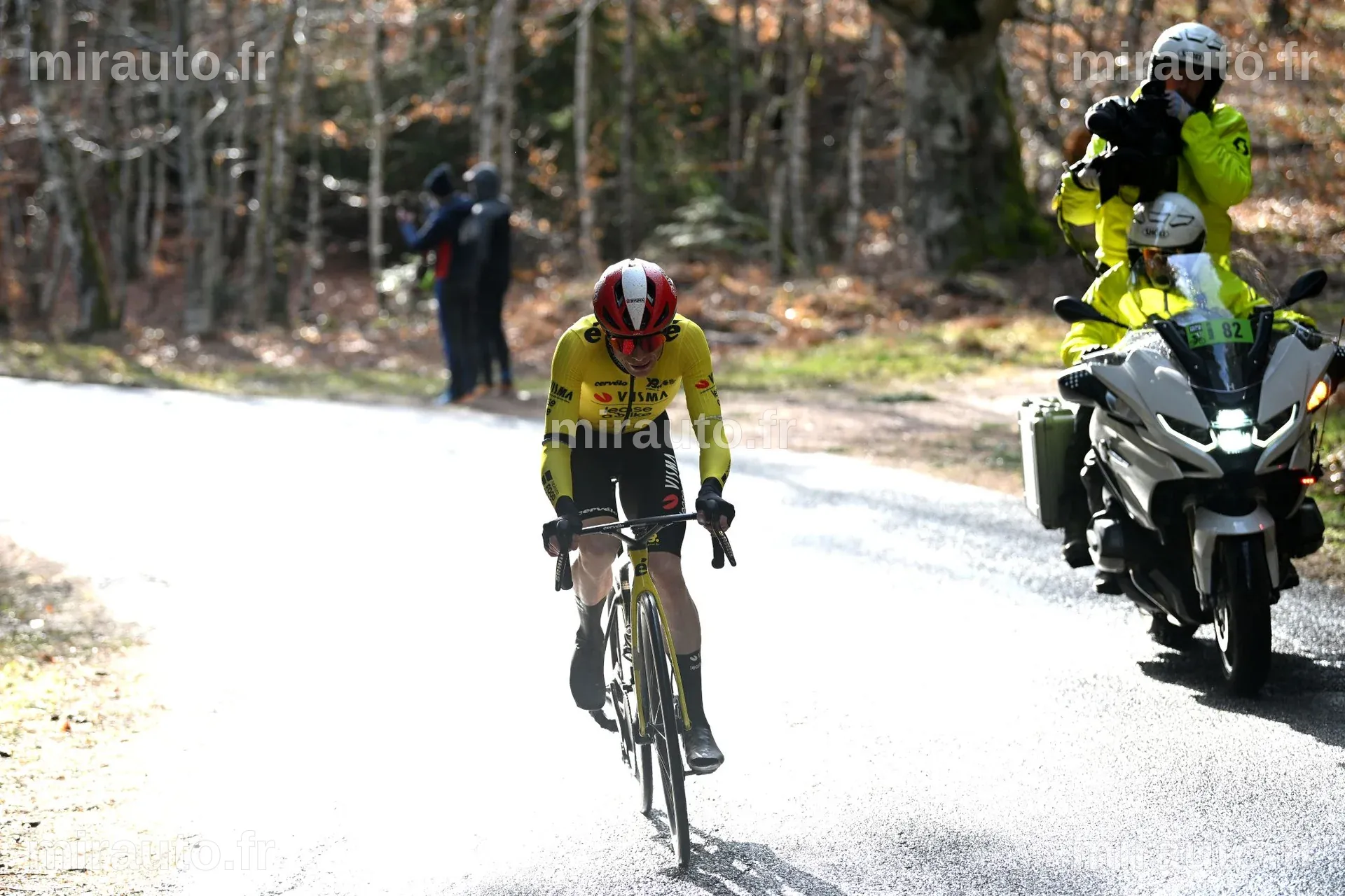 Jonas Vingegaard dénonce un parcours inadapté lors de la première étape de Paris-Nice