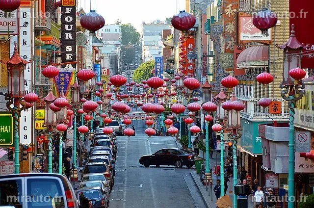 La communauté de Chinatown à San Francisco en émoi après un homme poignardé dans le dos