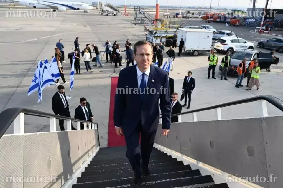 Le Président Herzog visite un centre d'accueil à Jérusalem et salue l'afflux de nouveaux immigrants