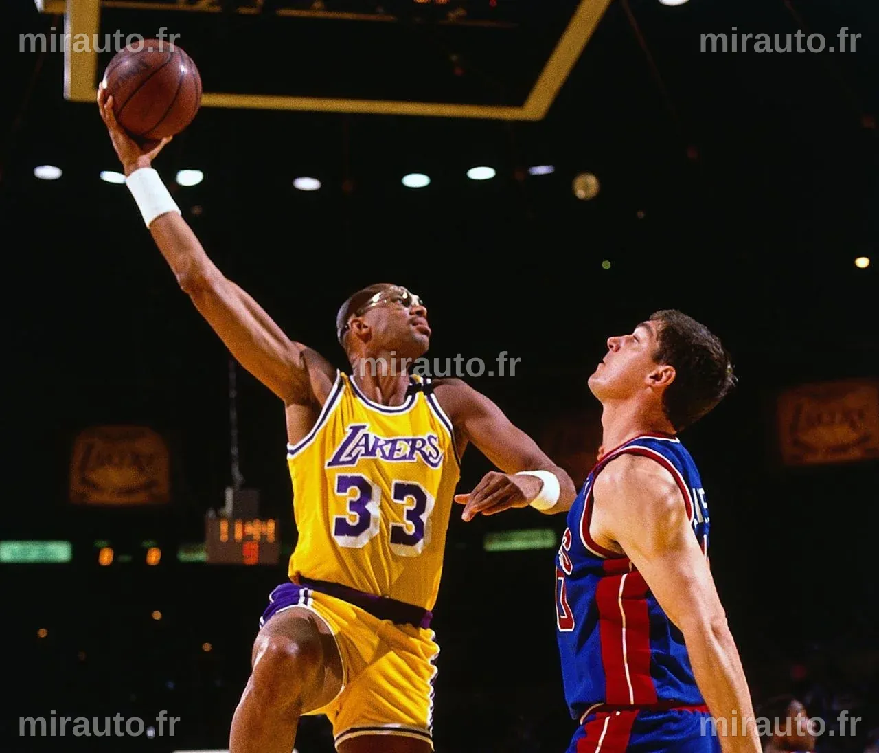 LeBron James entre dans l'histoire : il dépasse Kareem Abdul-Jabbar pour le plus de paniers marqués en NBA