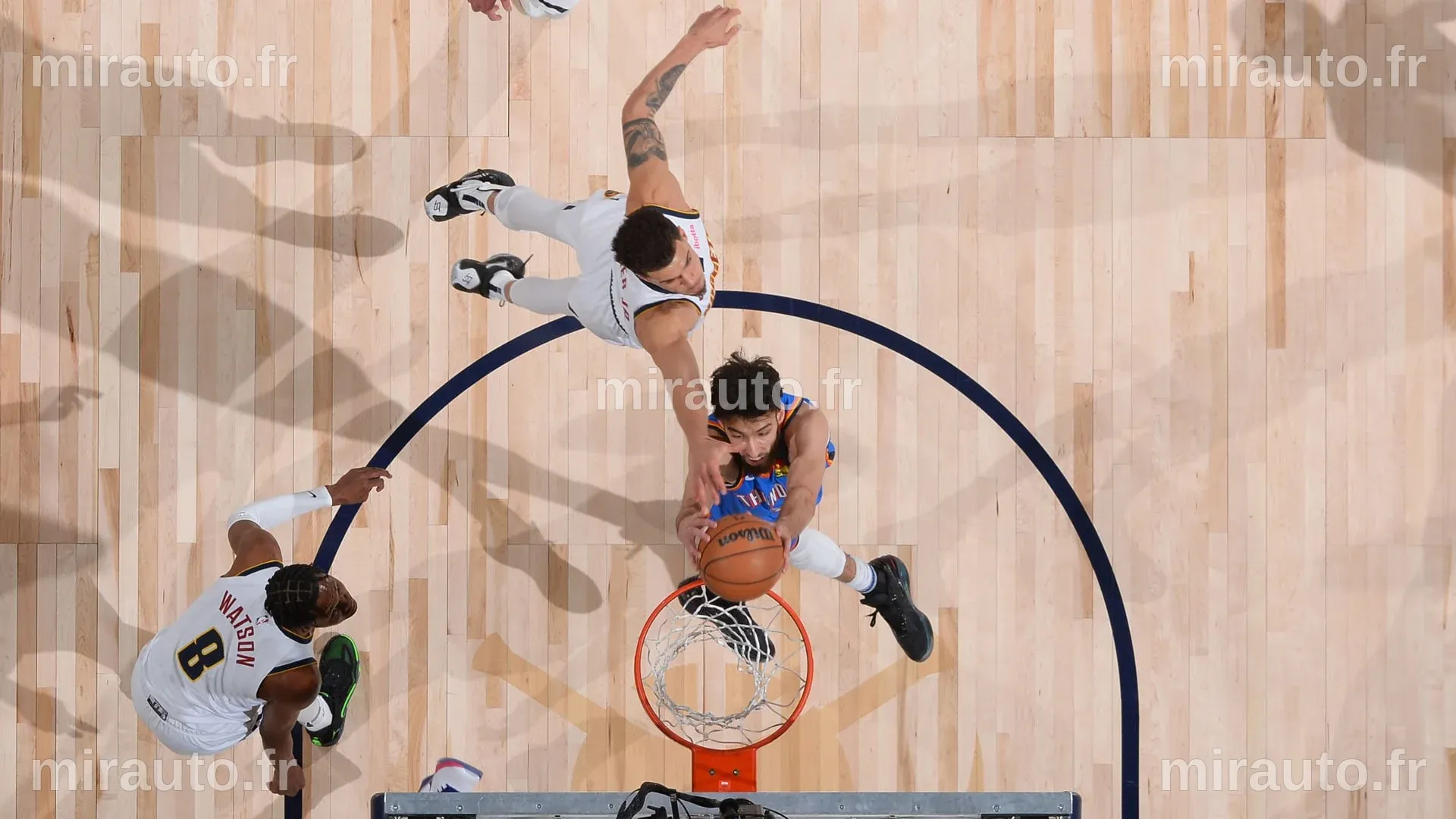 Les Meilleures Images de la Victoire des Thunder 129-126 Contre les Nuggets