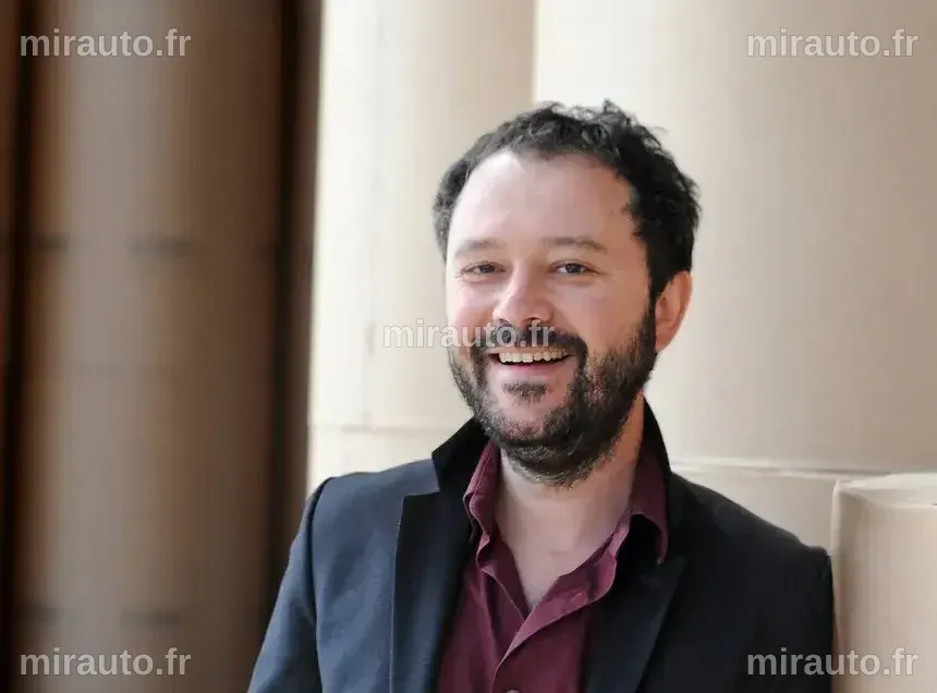 Riad Sattouf : L'Équilibre entre Vie Privée et Création Artistique