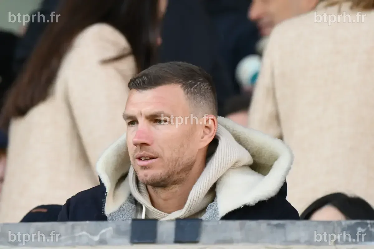 Mercato : Le Paris FC s'intéresse au presque quadragénaire Edin Dzeko ...