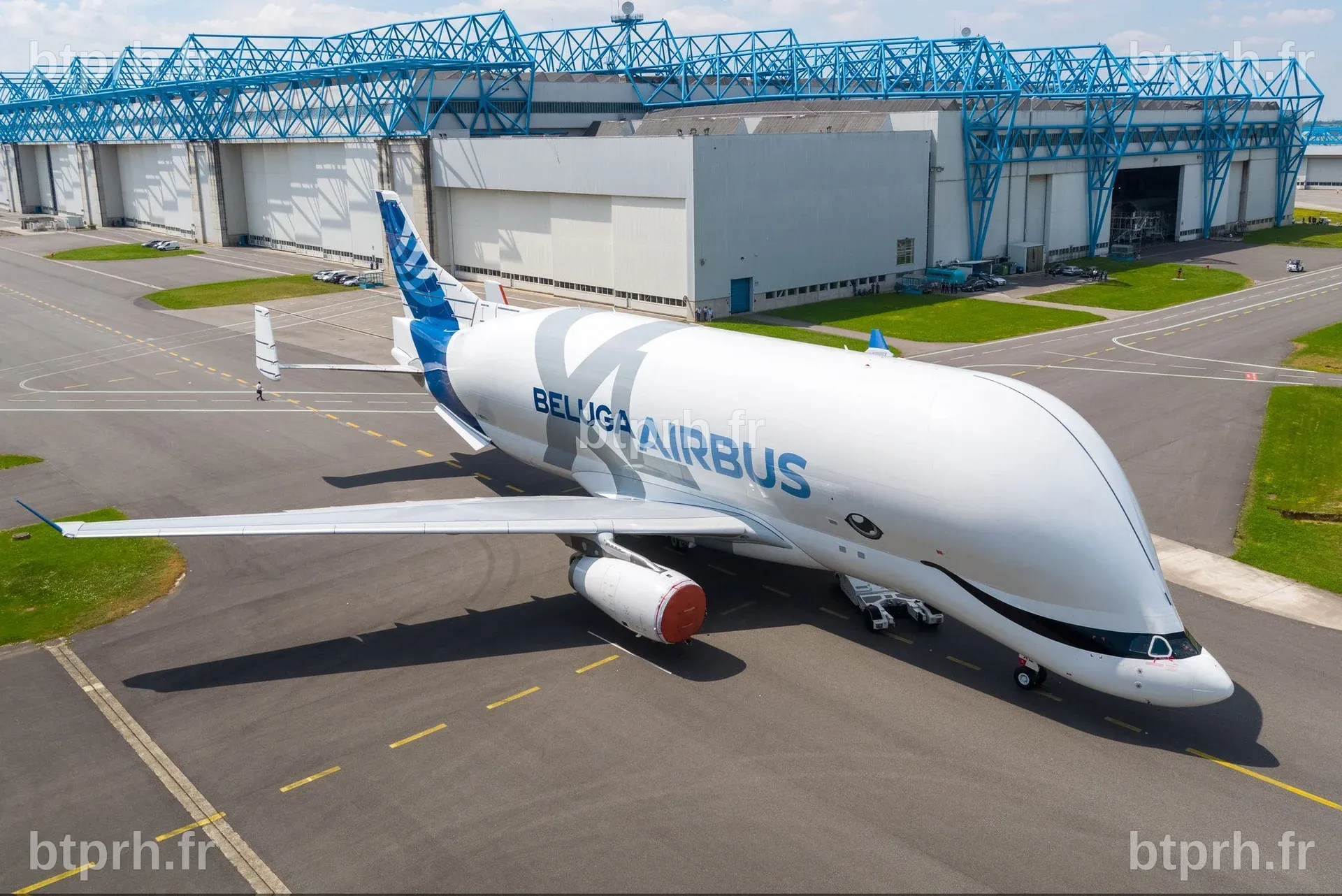 VIDÉO. Suivez en direct le premier vol du Beluga XL d'Airbus, à Toulouse