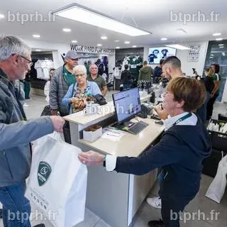Pau : le merchandising, un enjeu vital pour les clubs sportifs - La ...