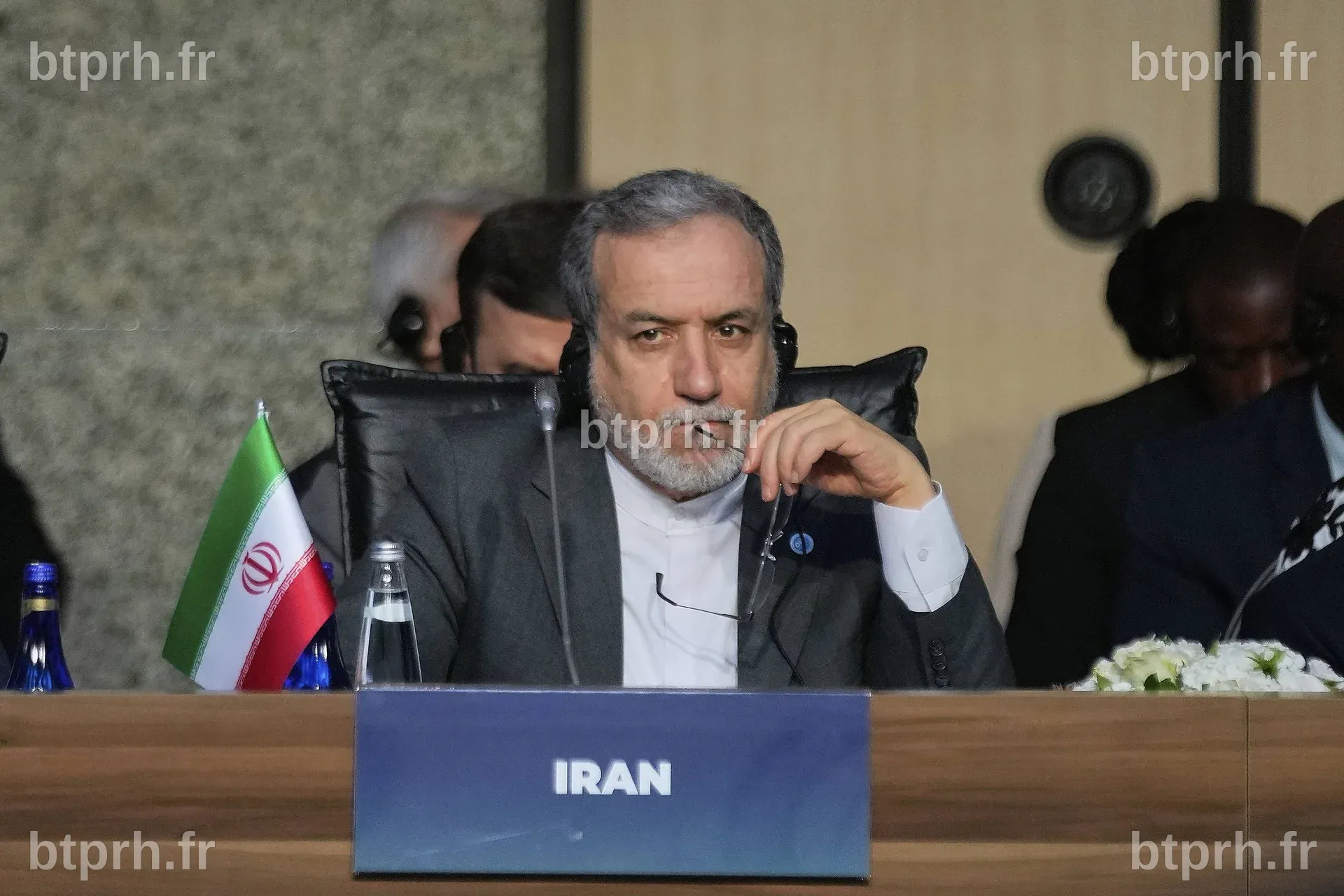 Guerre Israël-Iran : Téhéran menace les États-Unis après leurs frappes ...