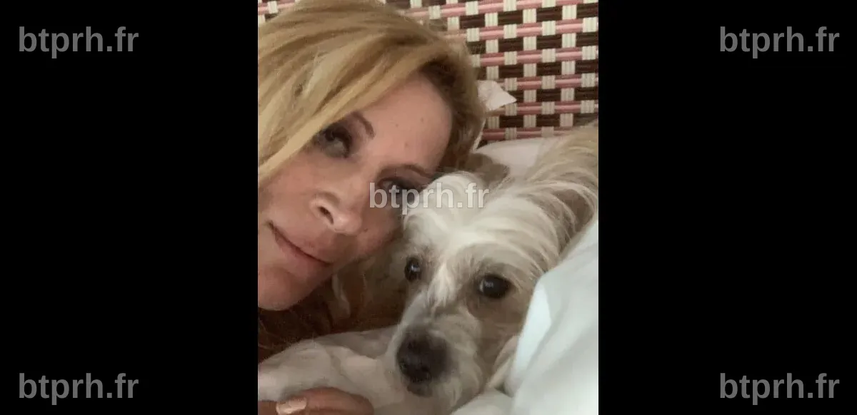 Photo : Loana et son chien Titi sur Instagram. - Purepeople