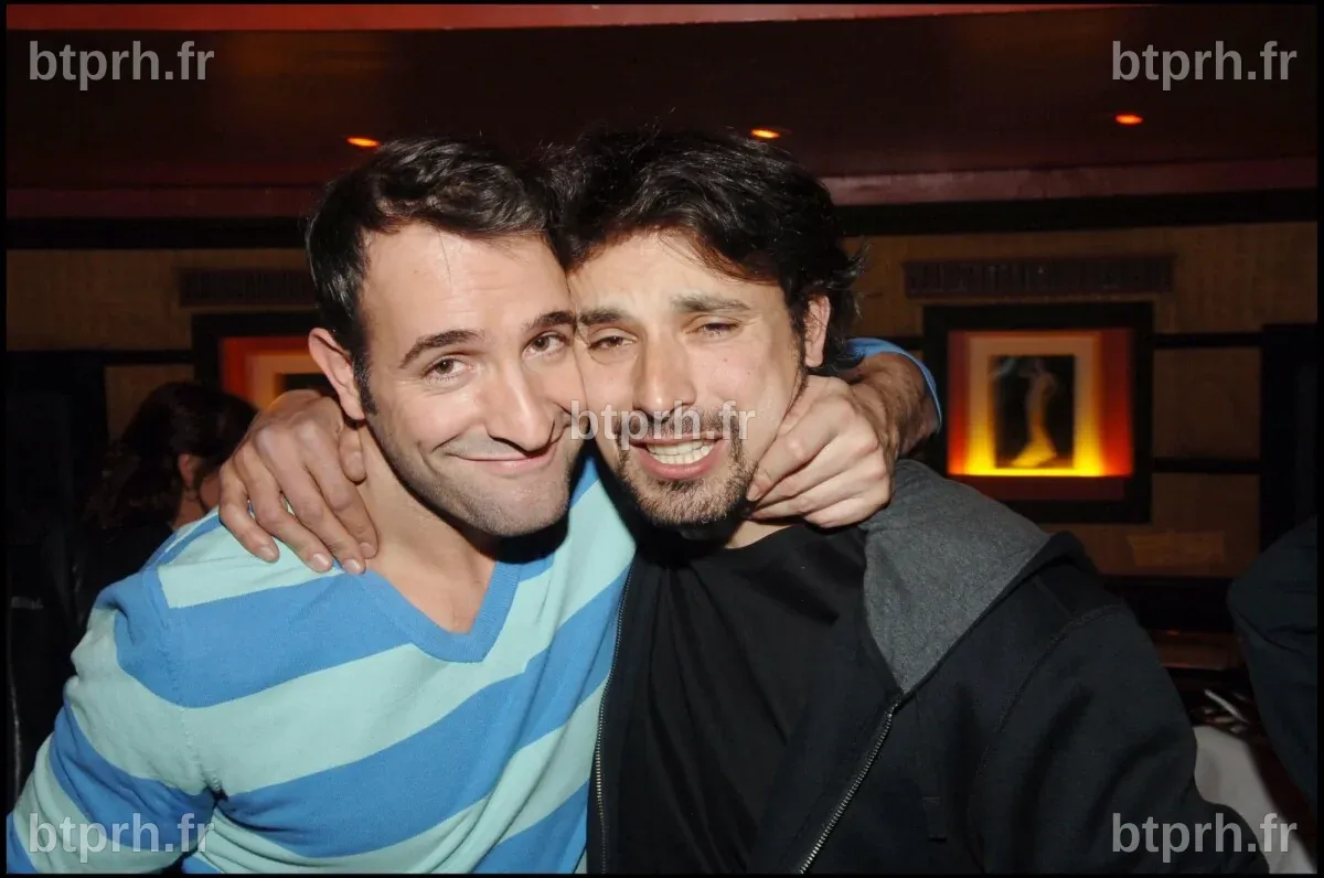 Photo : Jean Dujardin et Bruno Salomone à Paris en avril 2006. - Purepeople