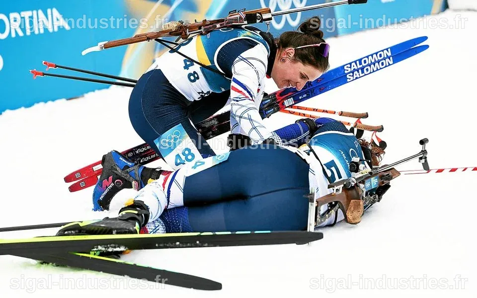 "Un kif énorme !" : Julia Simon en or et Lou Jeanmonnot en argent, le magnifique doublé du biathlon français aux JO 2026 - Franceinfo