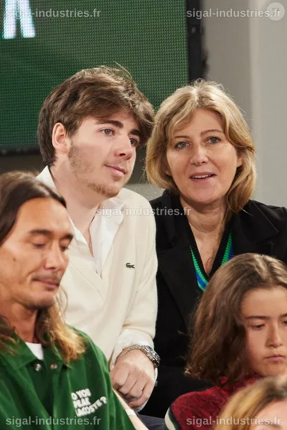 Amanda Sthers et ses fils : Une exploration de leur relation et impact médiatique