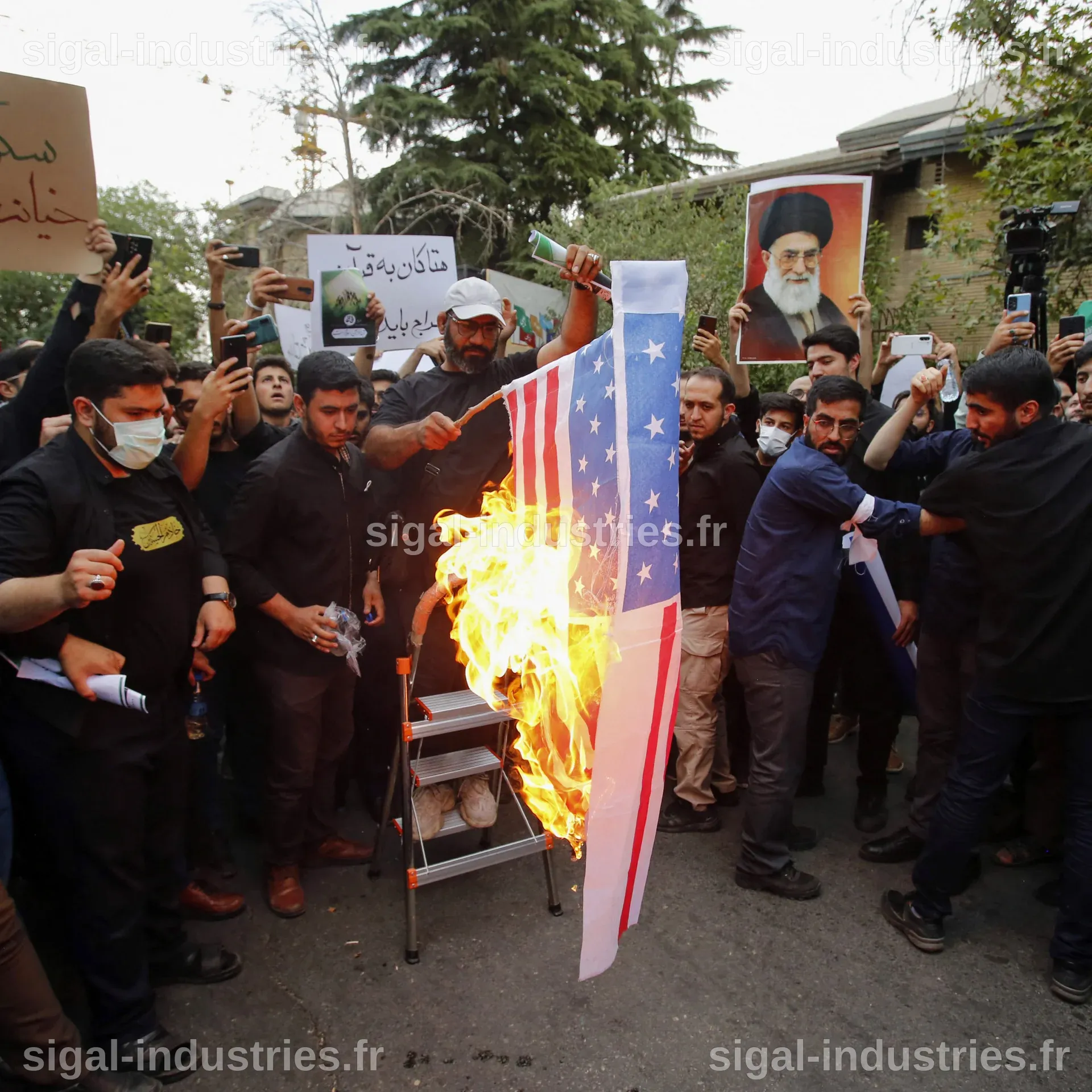 EN DIRECT : Tensions au Moyen-Orient, l'Iran promet de « réduire en cendres » les infrastructures pétrolières américaines après des frappes sur l'île de Kharg