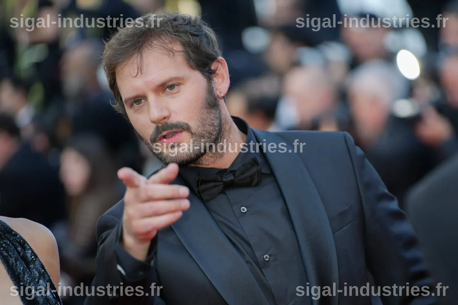 Hugo Becker : Vie Privée et Familiale - Tout Savoir sur l'Homme Derrière les Caméras