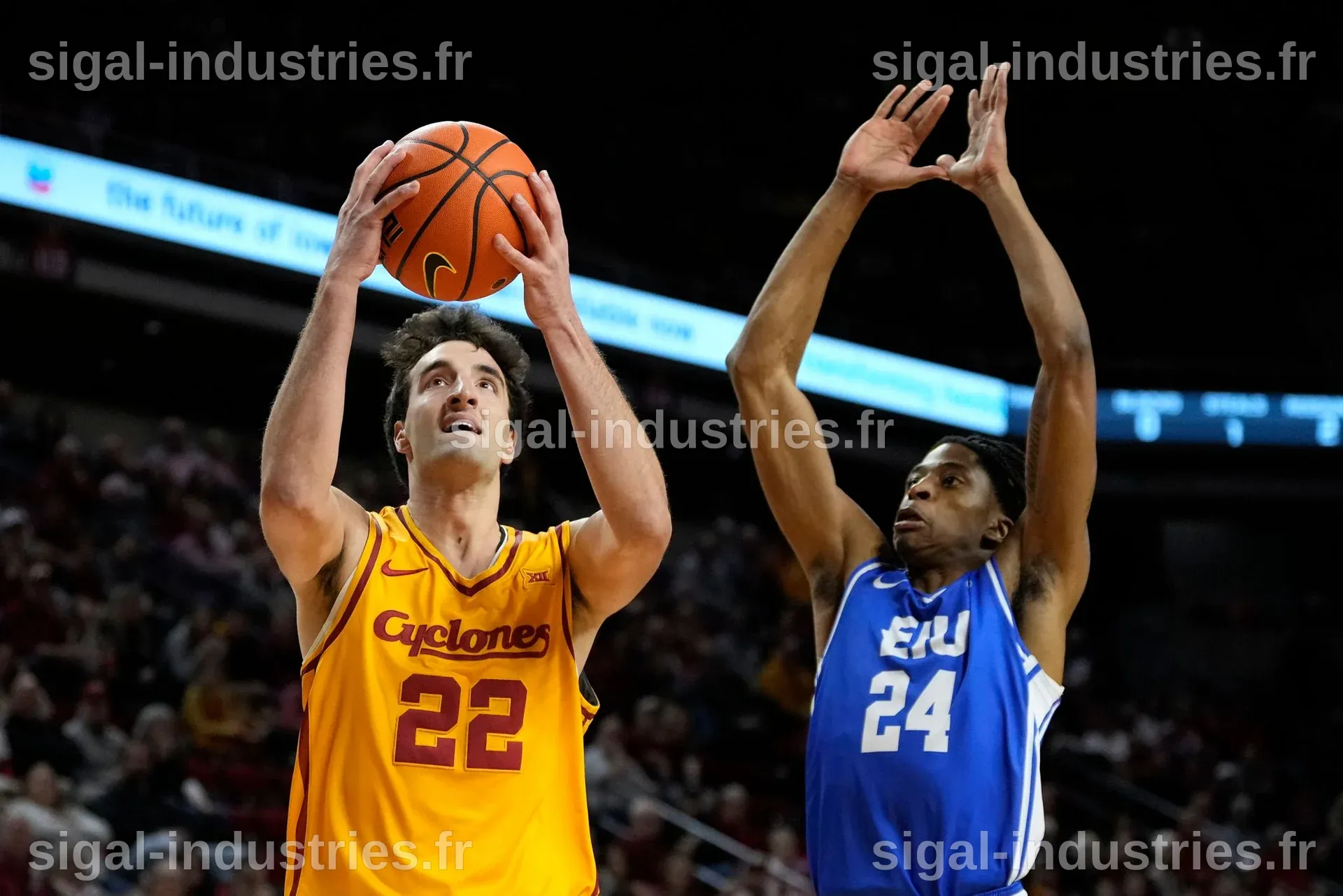 Joshua Jefferson brille avec 21 points et Milan Momcilovic établit un nouveau record à l'ISU lors de la victoire des Cyclones face à l'Utah (75-59)