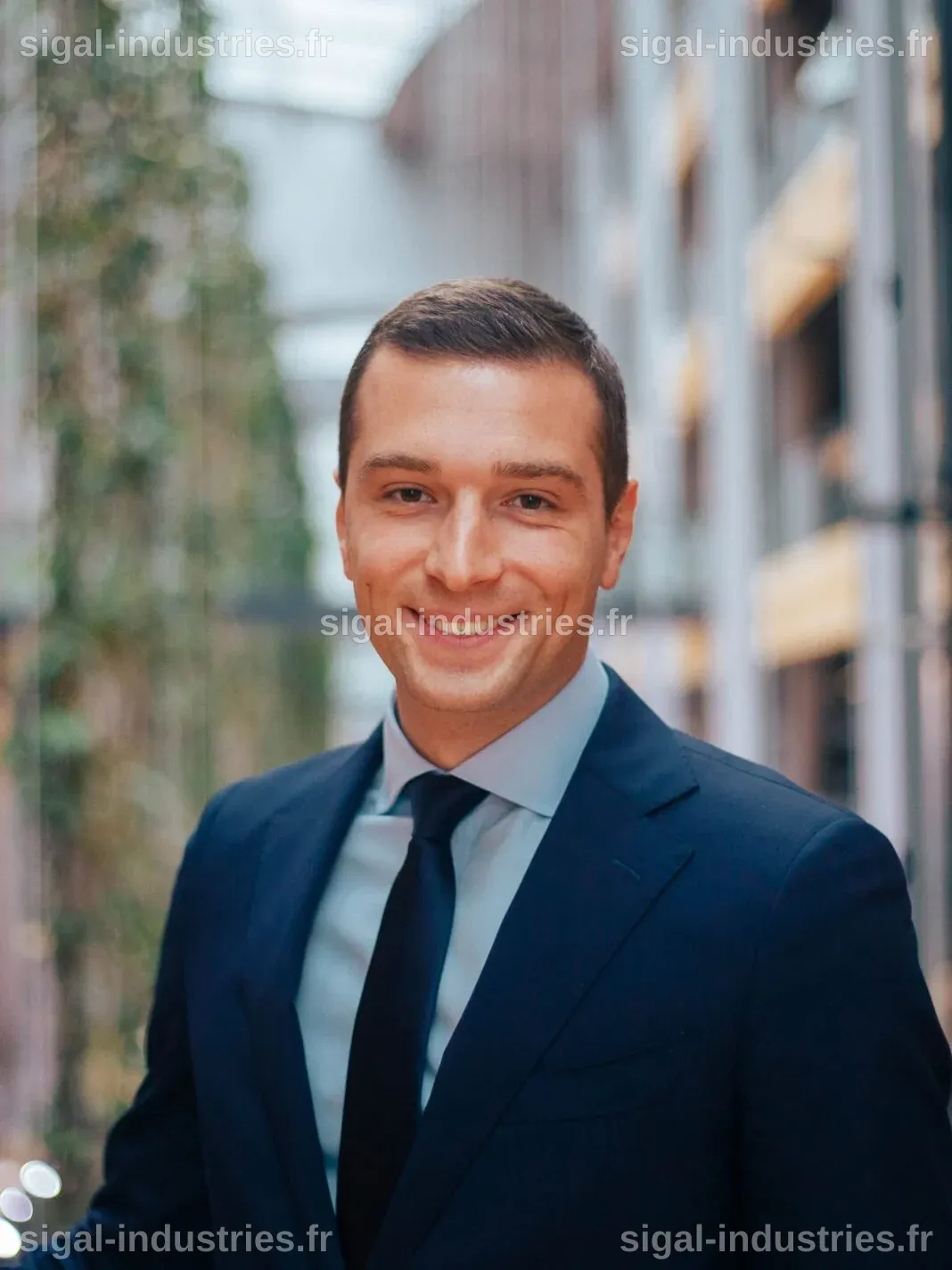 La Taille de Jordan Bardella : Un Regard Approfondi sur le Leader Politique