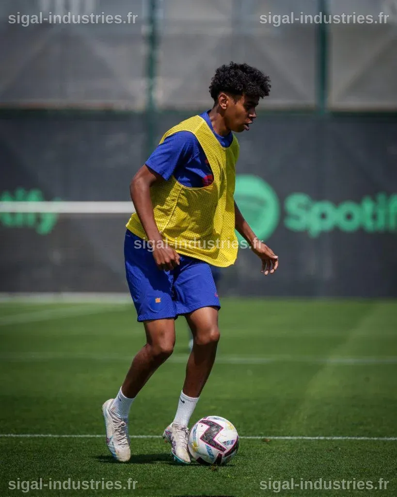 Lamine Yamal : Taille, Poids et Performances du Jeune Prodigieux du FC Barcelone