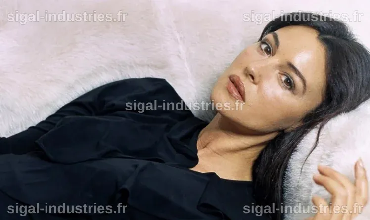 Monica Bellucci Jeune : Une Étoile Brillante de la Mode et du Cinéma