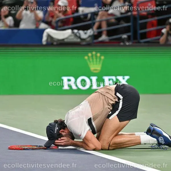 Tennis : Valentin Vacherot crée l’exploit face à Rune et se qualifie ...