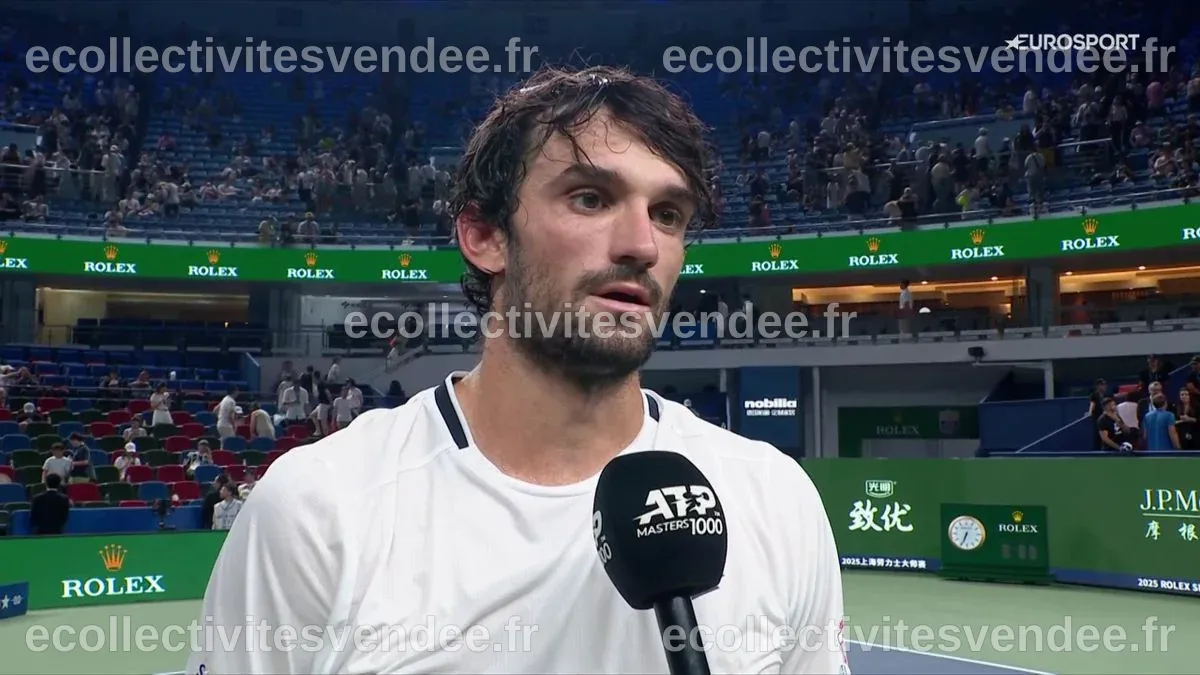 Finale de Masters 1000 de Shanghai entre les cousins Arthur Rinderknech ...