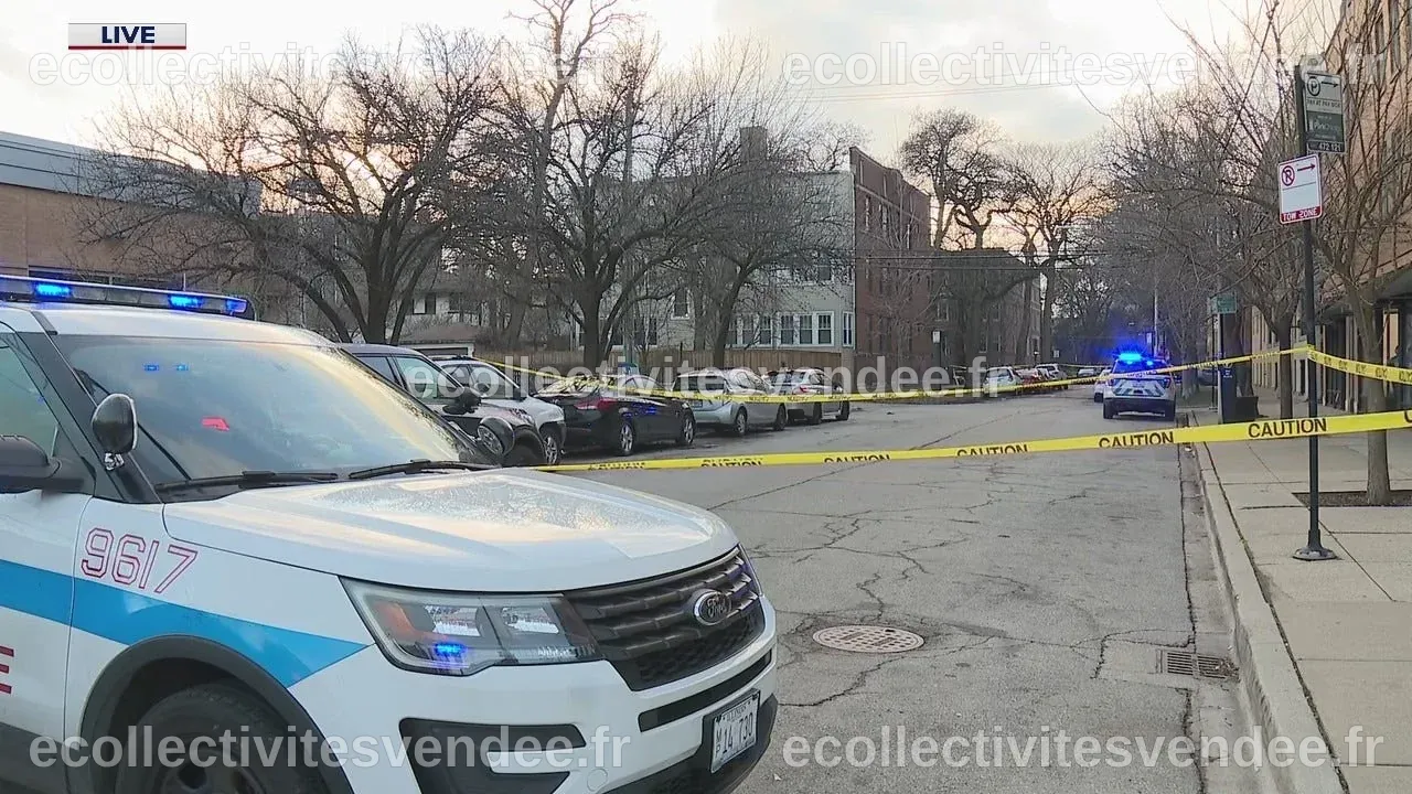 Two teens injured, 1 killed in shooting near Chicago high school | Fox News
