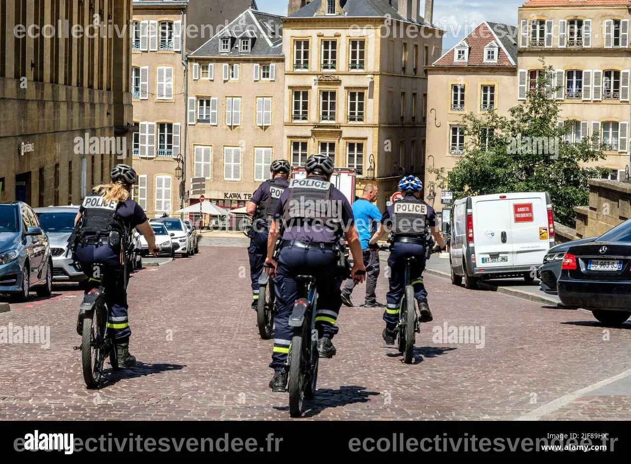 Police bike patrol in the streets of Metz | Patrouille de police a velo ...