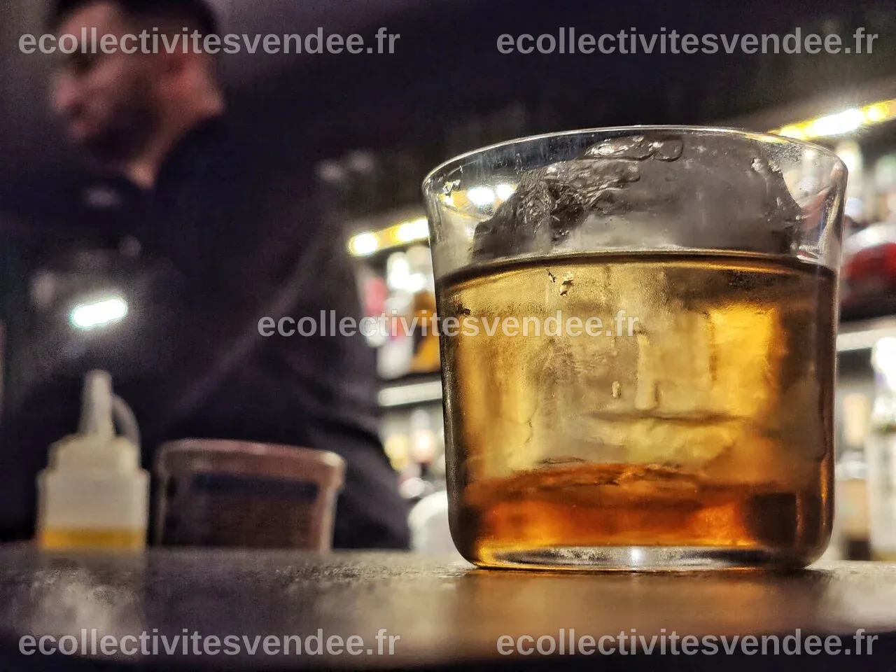 On a testé pour vous, boire un cocktail au cigare dans ce nouveau bar ...