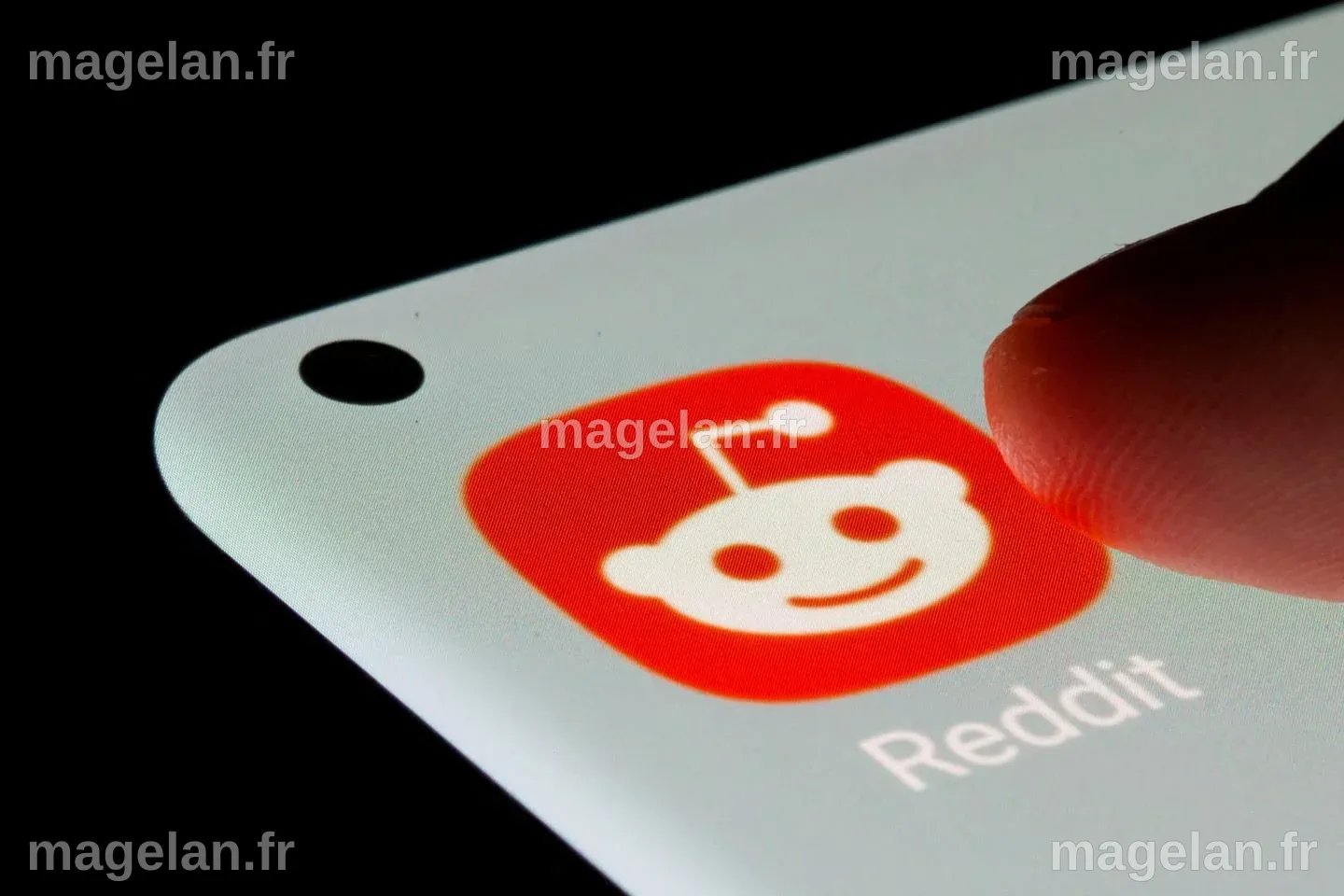 Reddit porte plainte contre Anthropic, opérateur de l’IA Claude