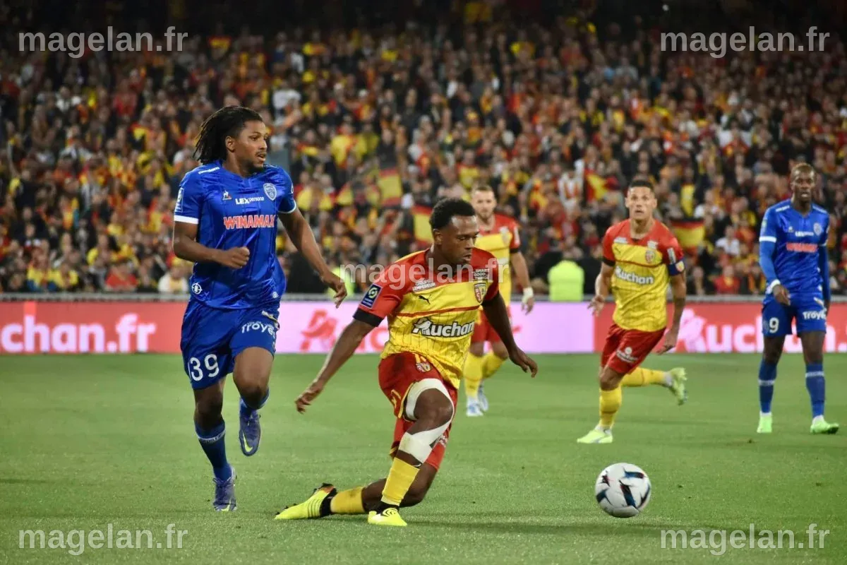 3 joueurs du RC Lens dans un onze type des étrangers de L1 qui ...