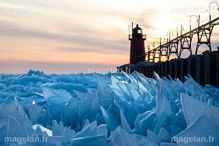 États-Unis : le lac Michigan gelé et morcelé en mille morceaux par le ...