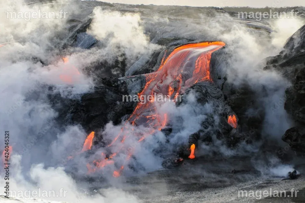 Des fontaines de lave impressionnantes du volcan Kilauea à Hawaï entraînent des fermetures de parcs et de routes