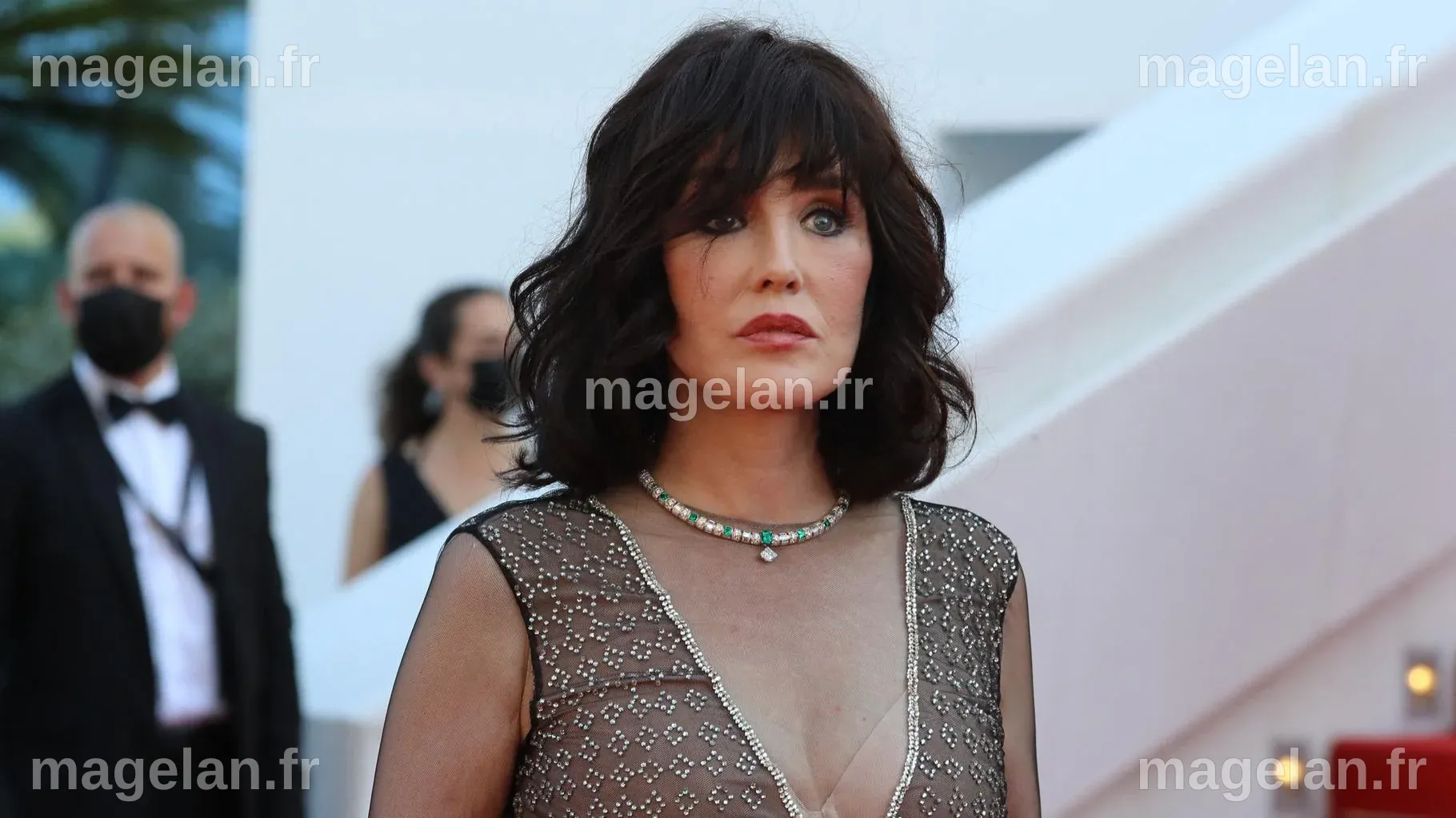 Isabelle Adjani appelle les femmes à « enlever » leur voile « par ...