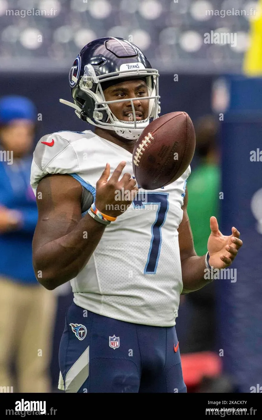 Tennessee Titans quarterback Malik Willis (7) makes his NFL debut in ...