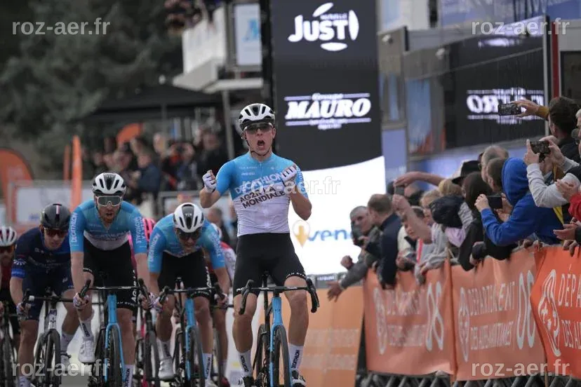 Vainqueur de la 2e étape, Benoît Cosnefroy remporte le Tour des Alpes ...