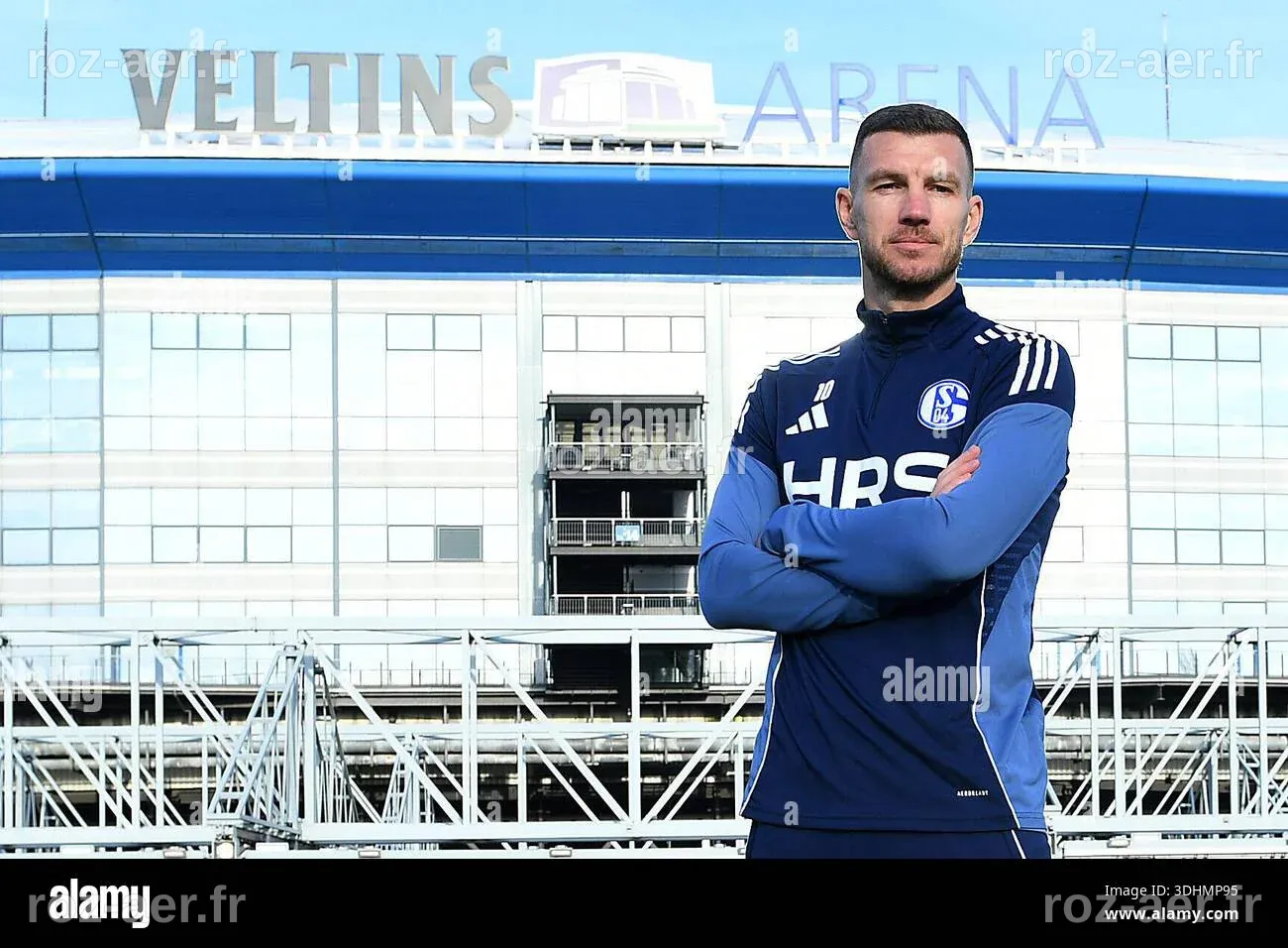 Gelsenkirchen, Germany. 22nd Jan, 2026. Vorstellung von Edin Dzeko beim ...